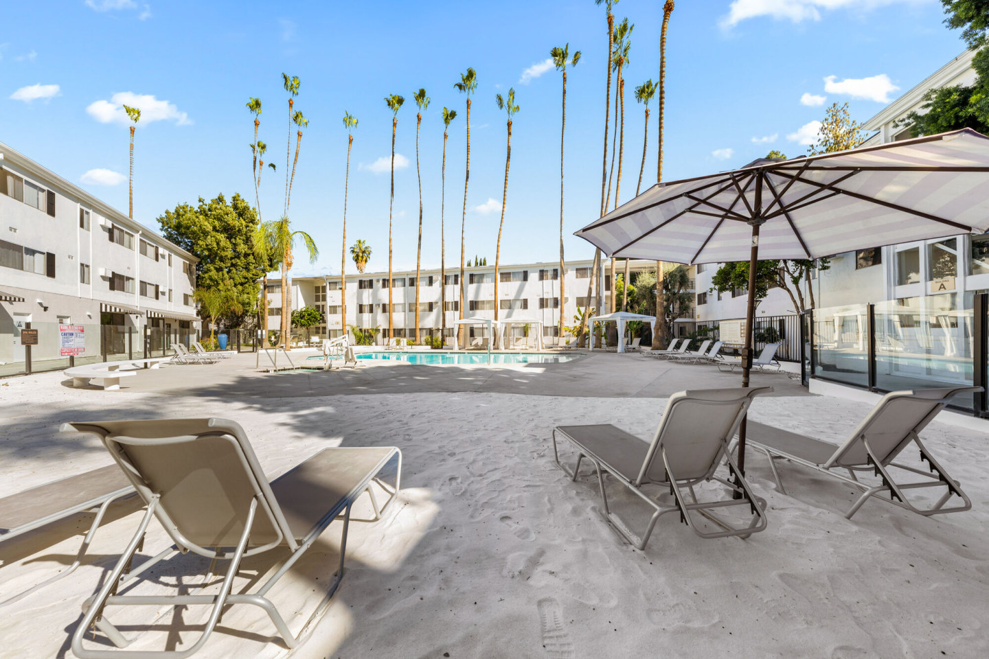 Summerview Beach Resort Luxury Apartments Image 27