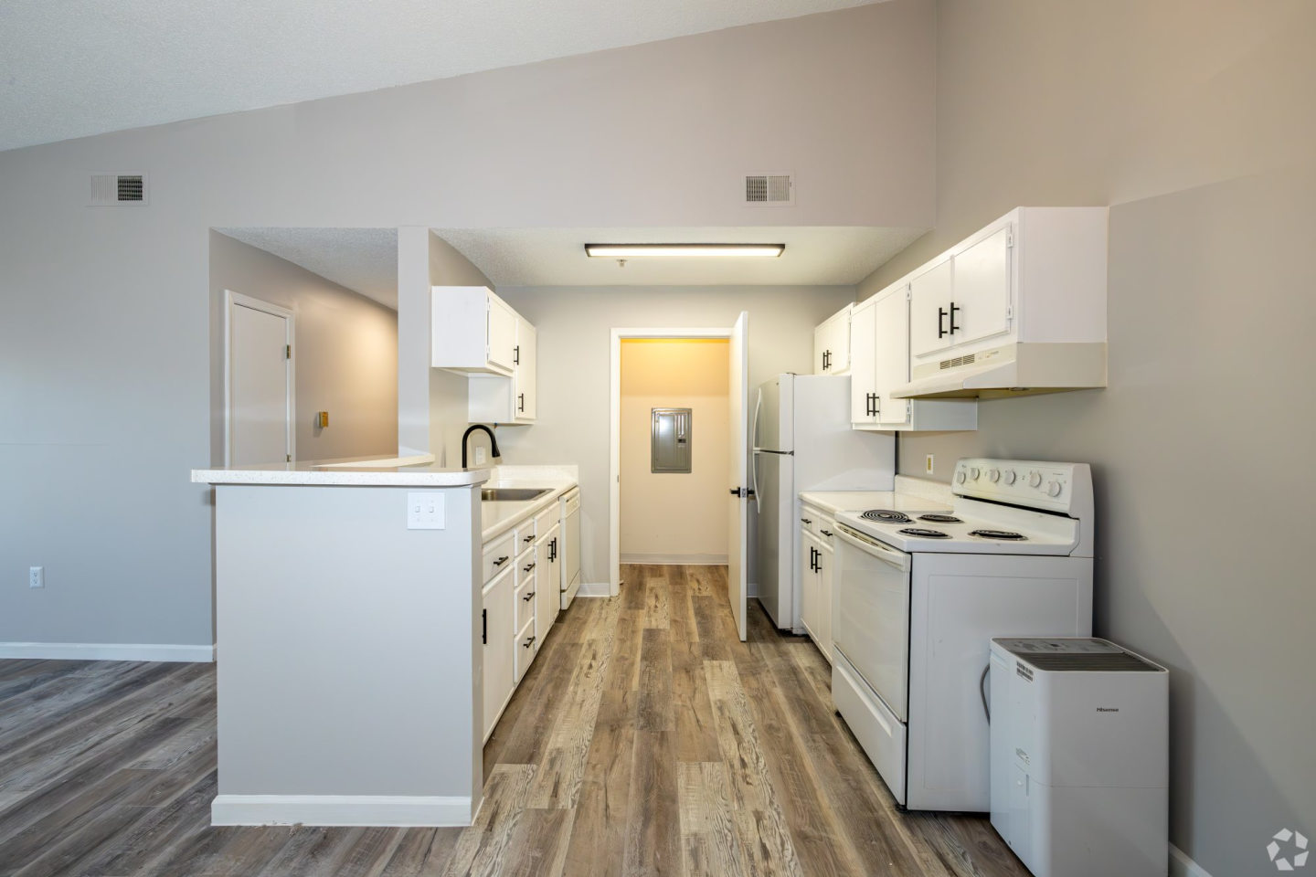 The Landings at Steele Creek Apartments Image 16