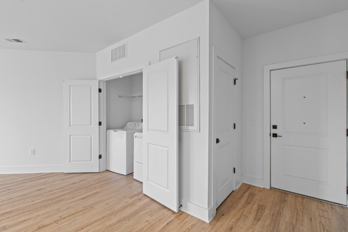 The Nixon Apartments Image 14