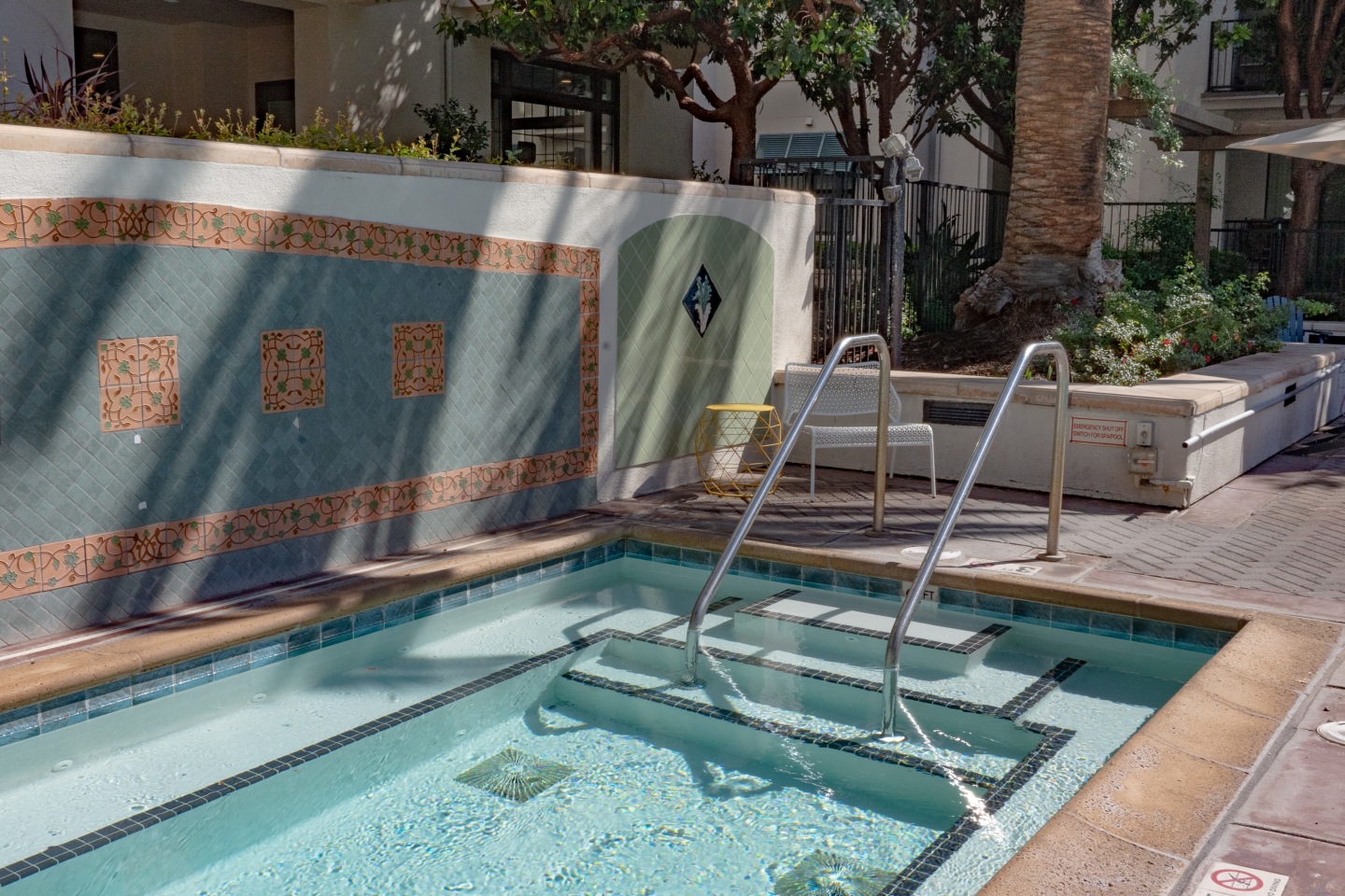Fountain Plaza Image 13