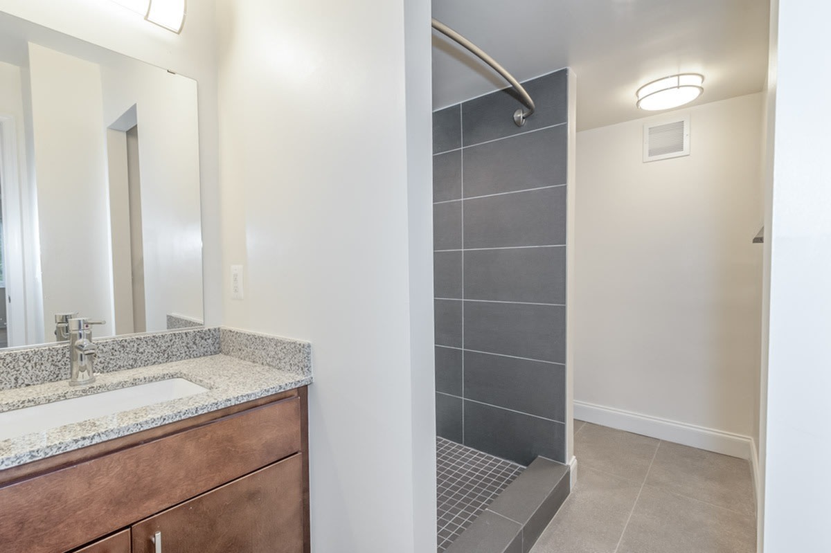 The Falls at Roland Park Apartments Image 15