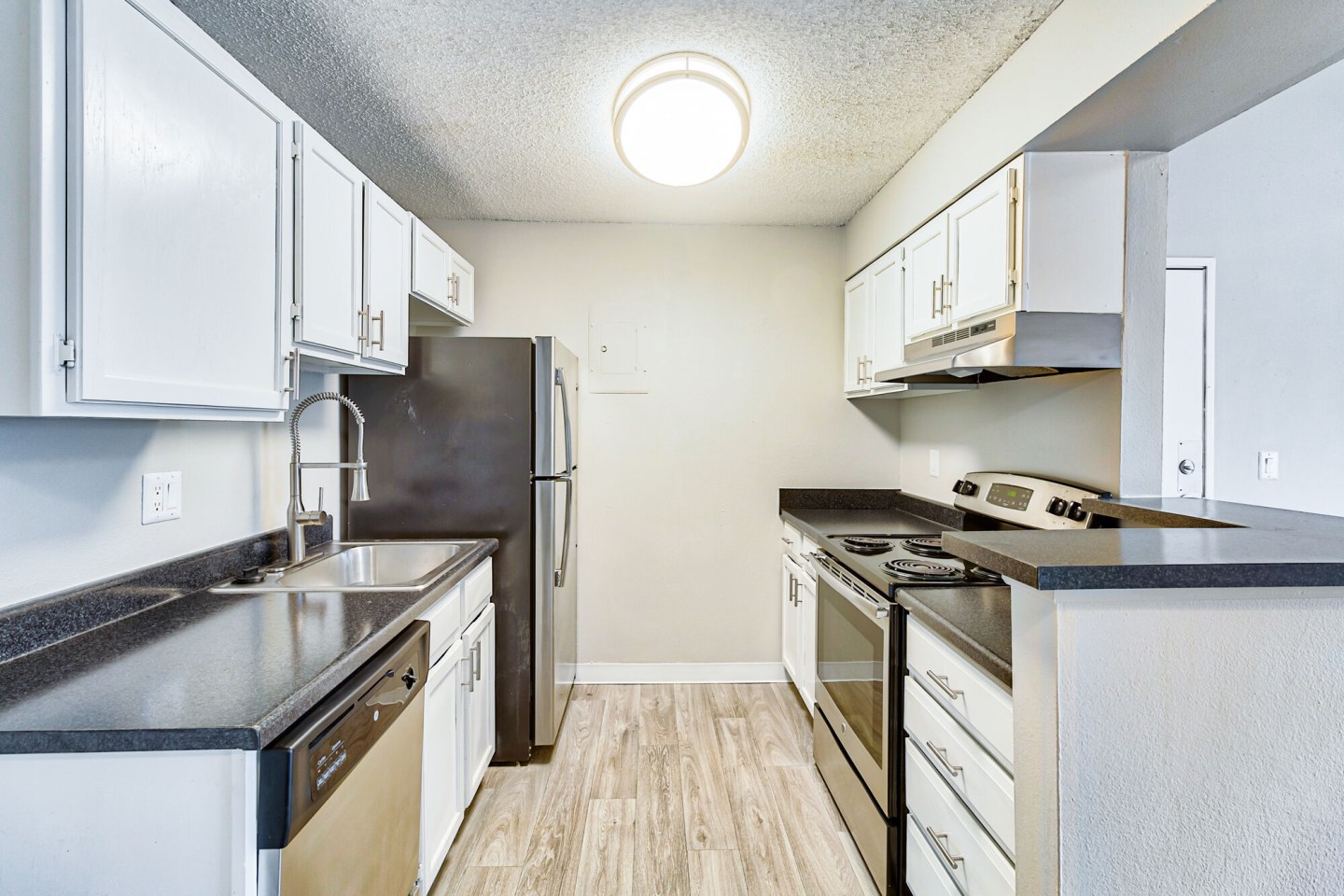 Miramar Apartments Image 14