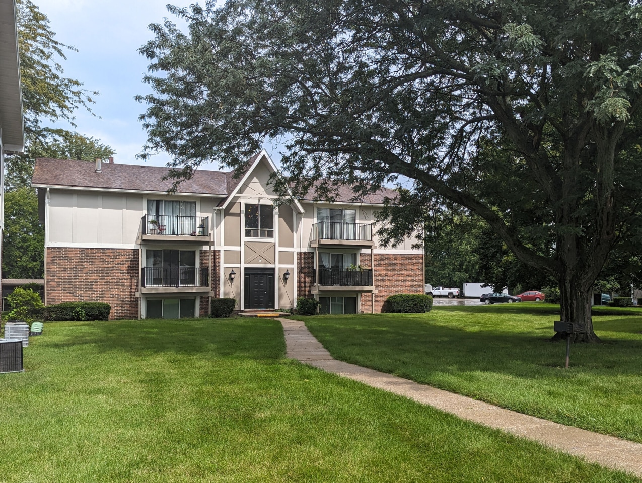Camelot Place Image 9
