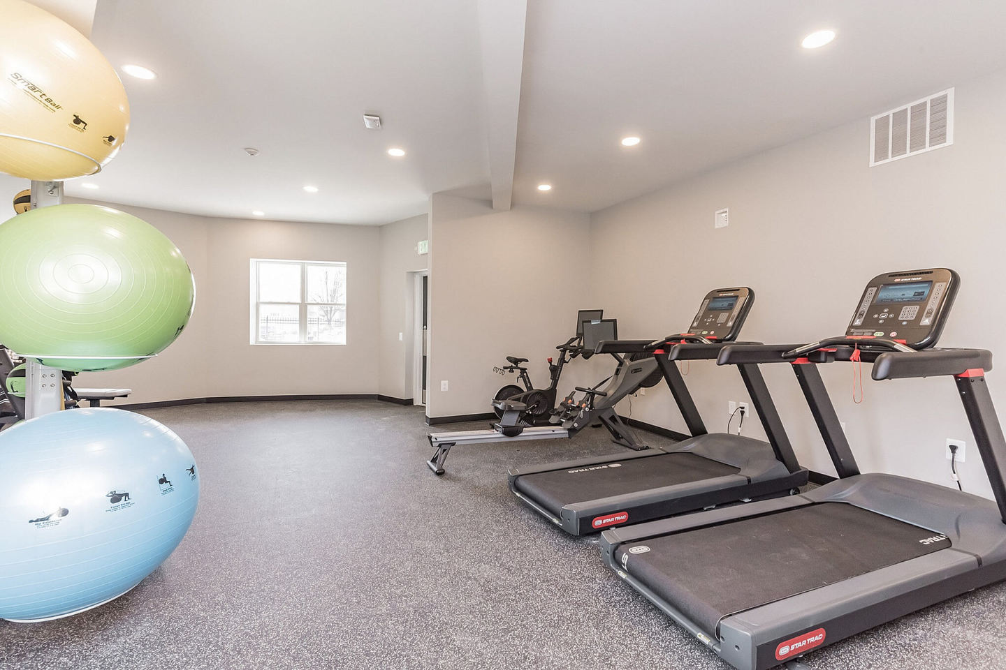 Beacon Pointe Apartments & Townhomes Image 26