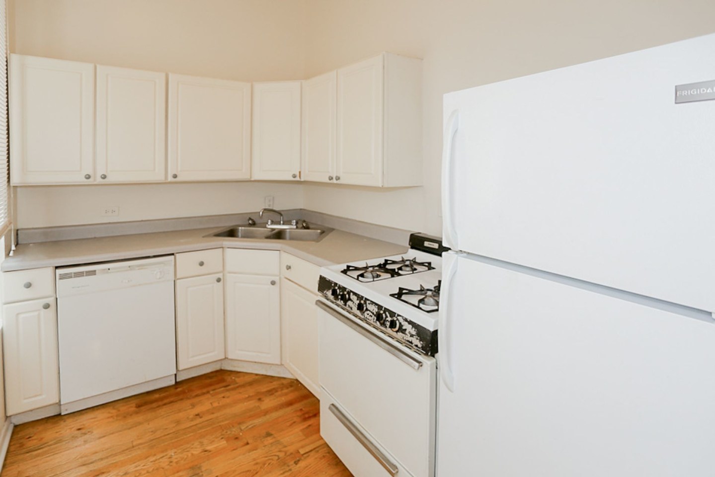 933 W Fletcher Image 5