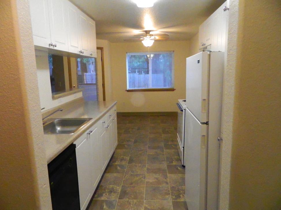 Creekside Villa Apartments Image 4