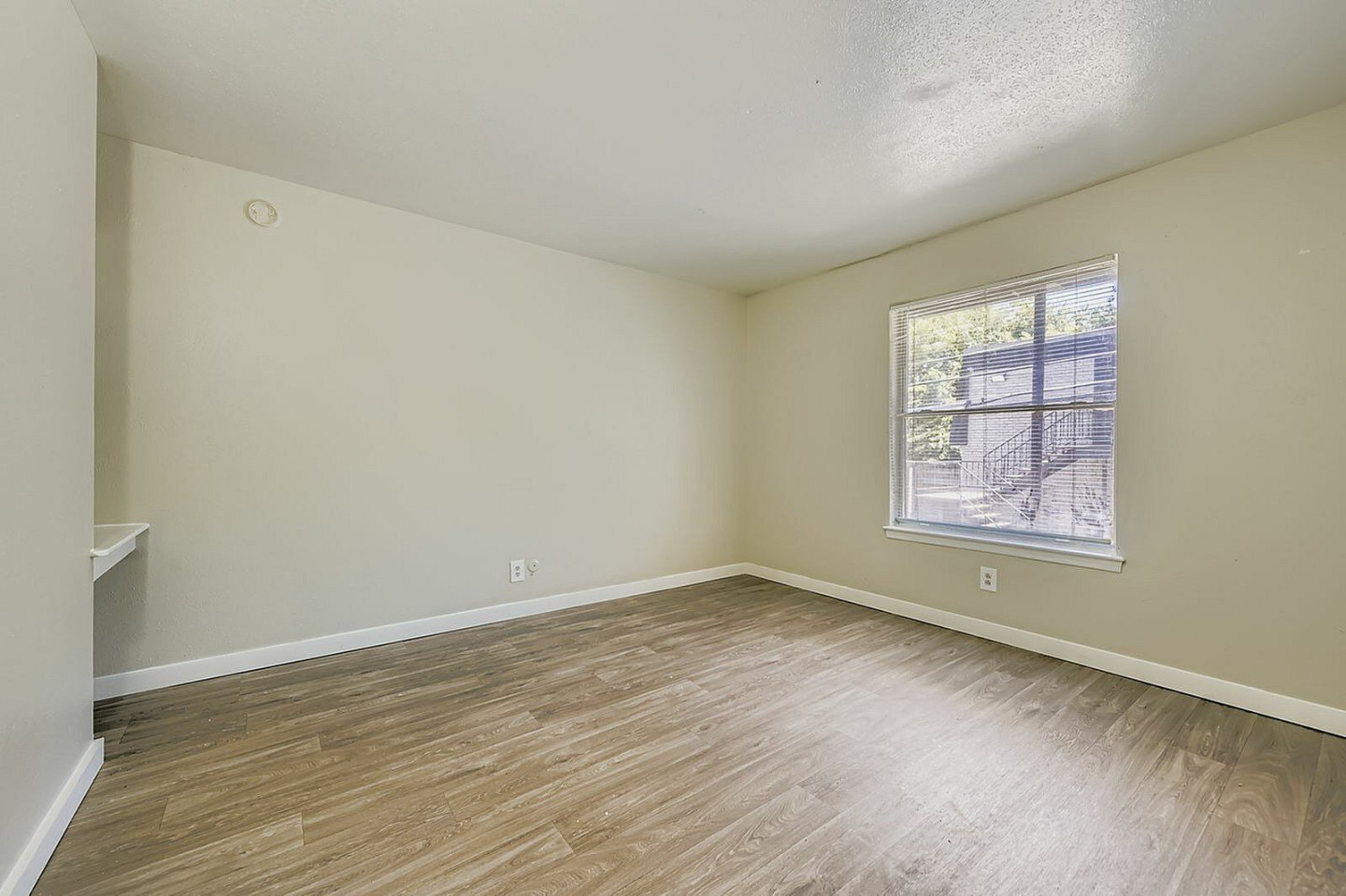 Ridgmar Oaks Image 9