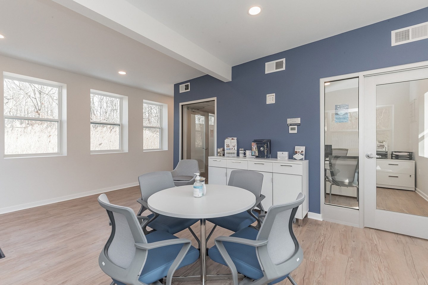 Beacon Pointe Apartments & Townhomes Image 24