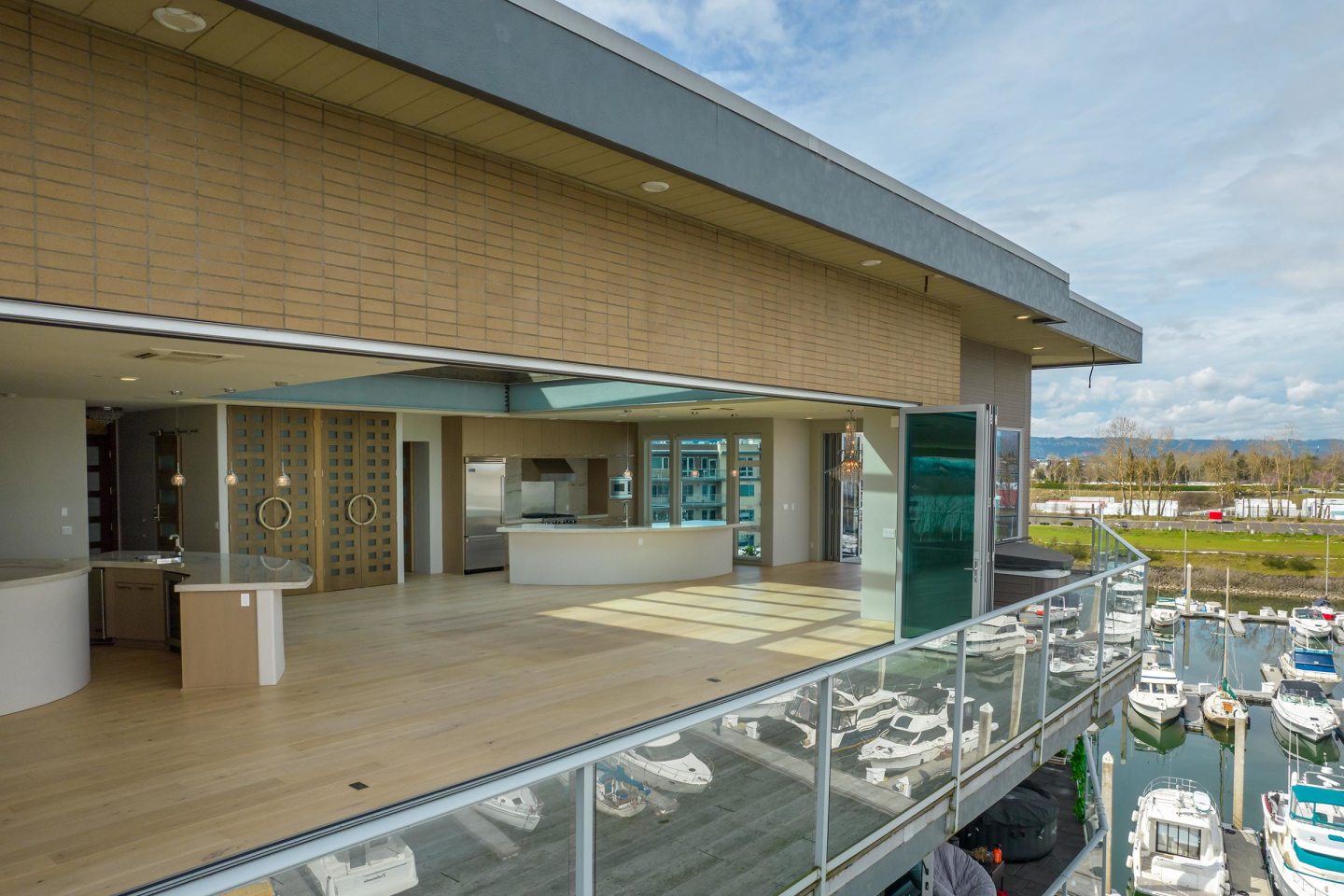 Yacht Harbor Club Image 47