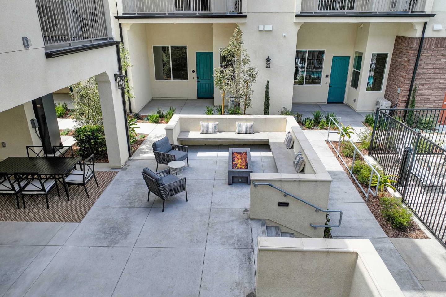 The Commodore Apartments Image 7