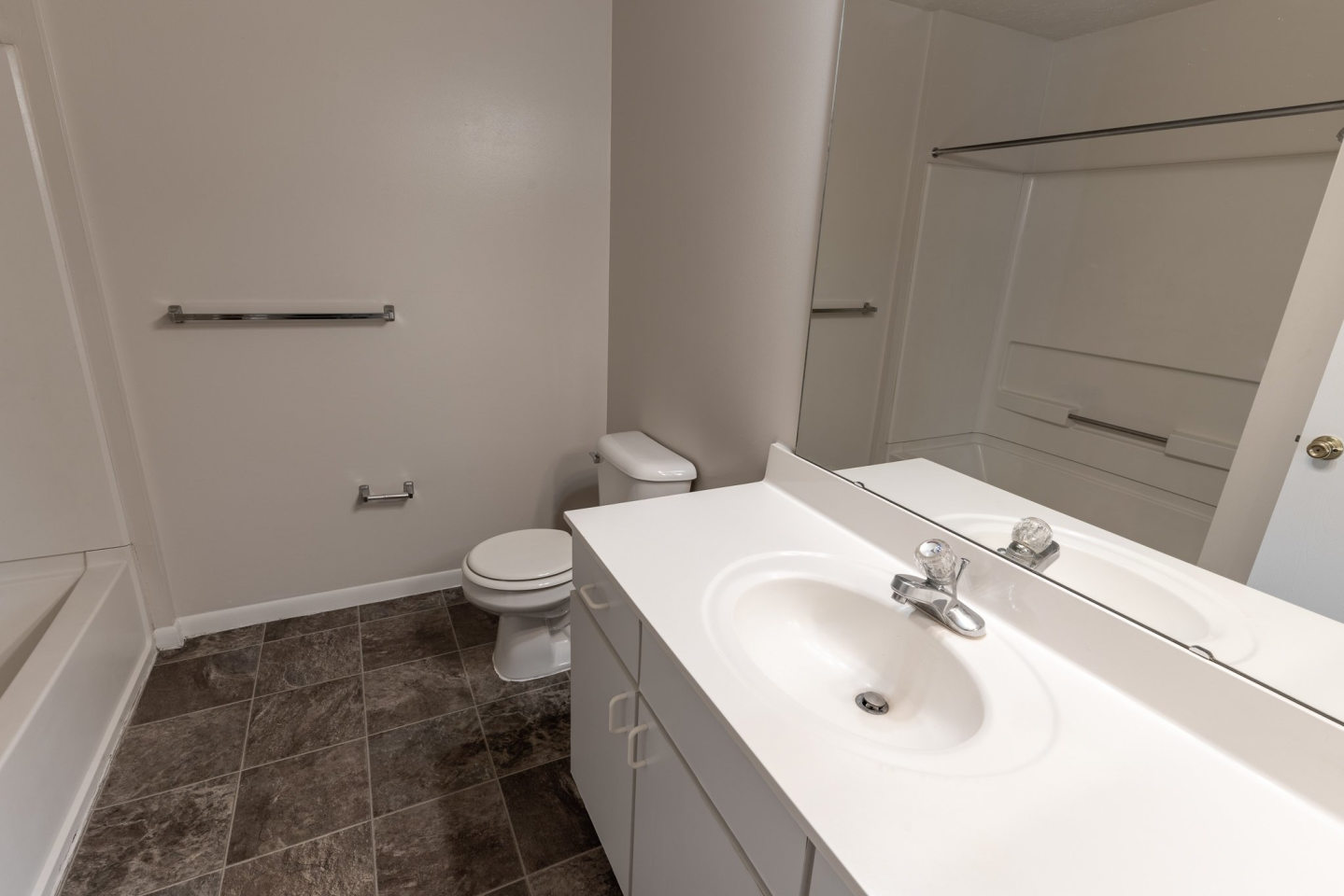 Meadow View Apartments & Townhomes Image 5