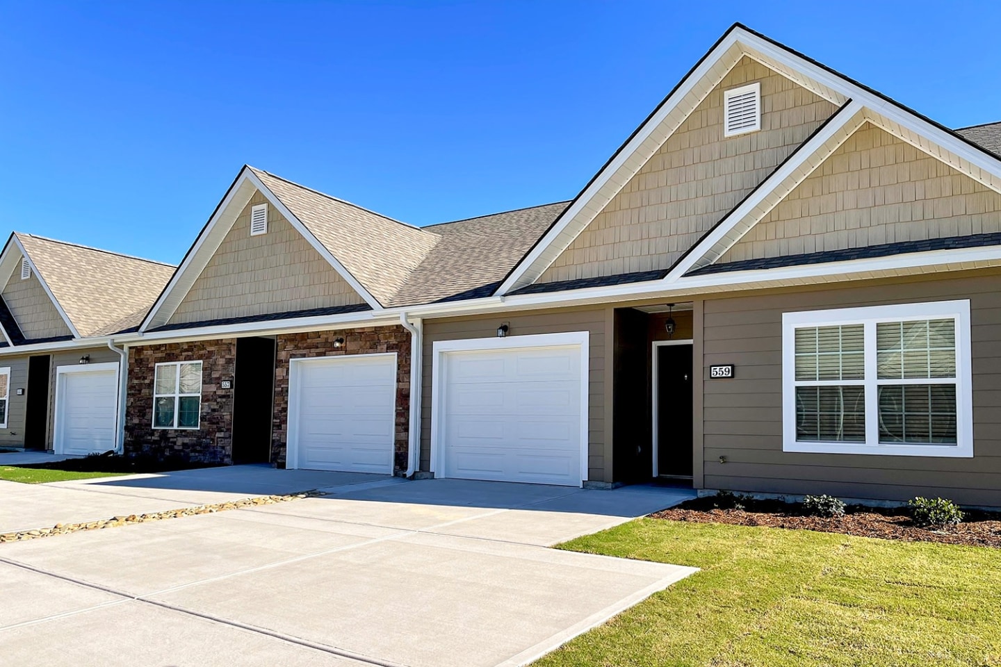 The Vista Apartments and Townhomes Image 2