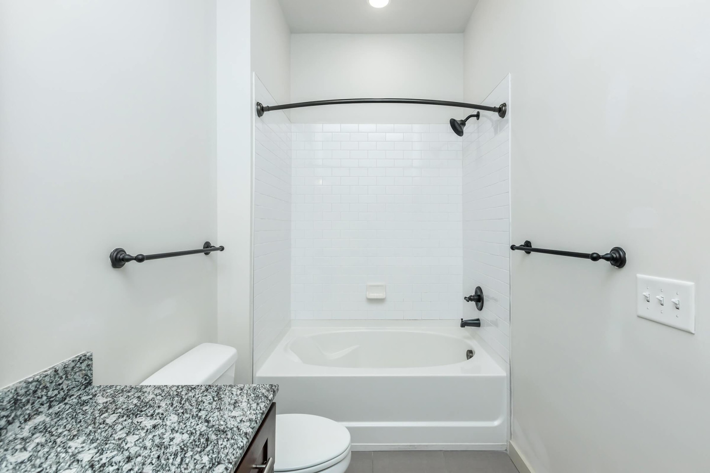1810 Belcourt Image 21