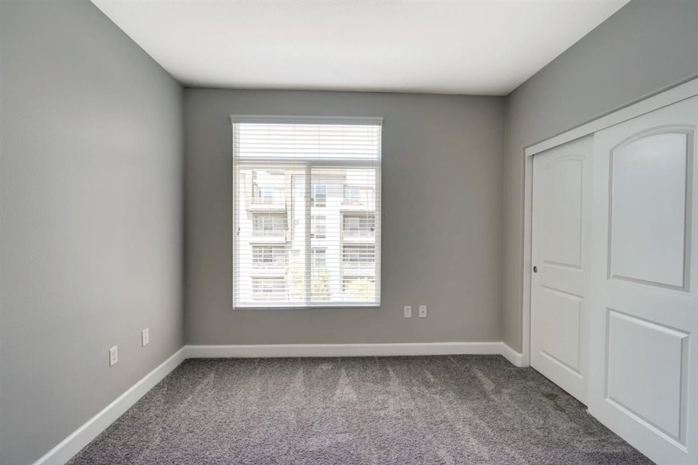 Stadium House Apartments Image 78