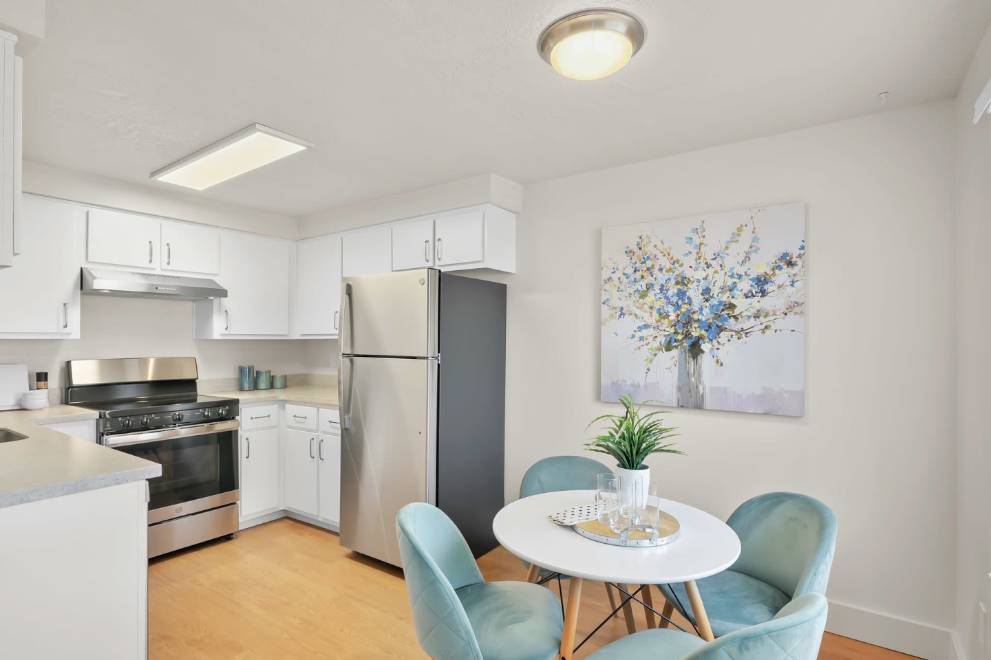 Pacific Crest Apartments Image 1