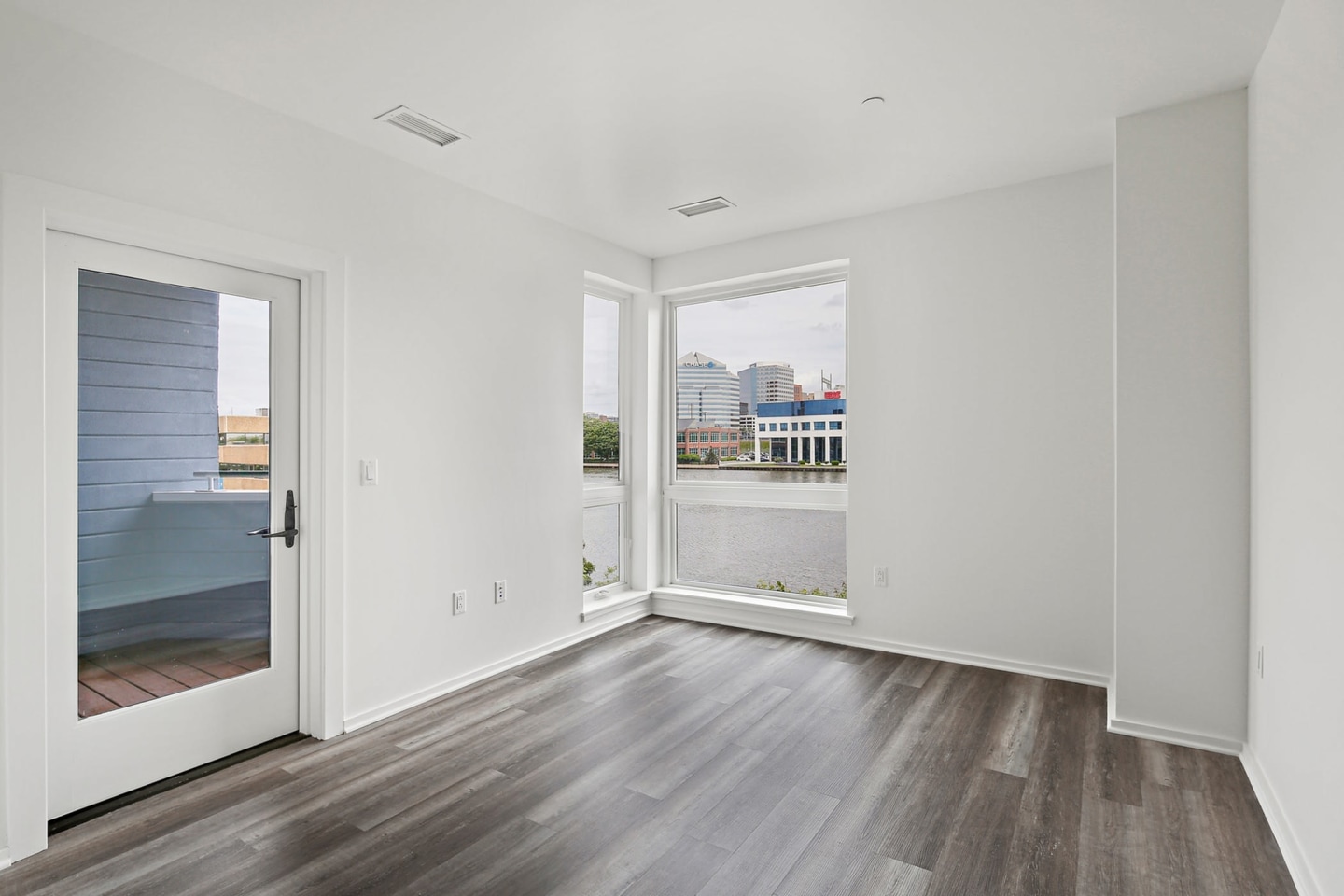 River House Apartments Image 18