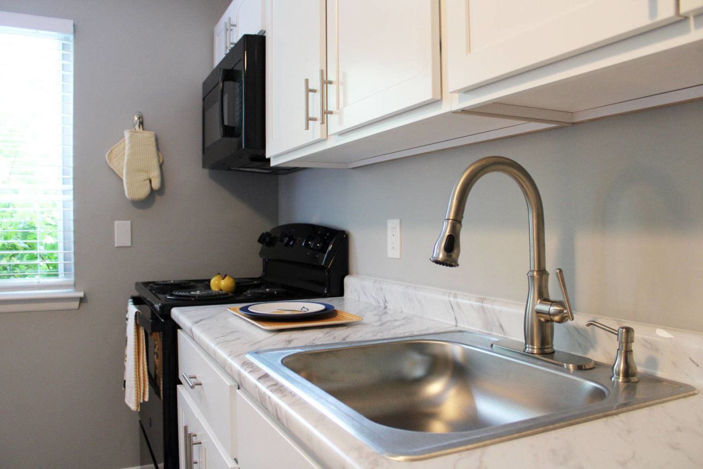 Highview Manor Apartments Image 2