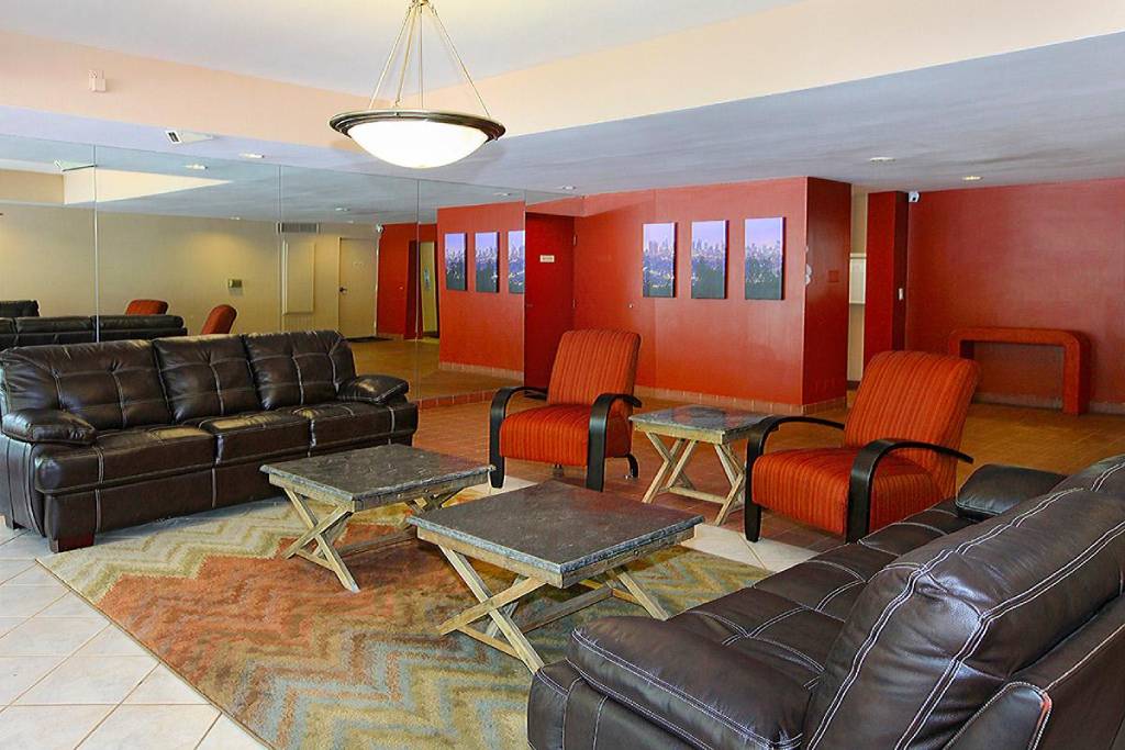 Savoy West Apartments Image 11