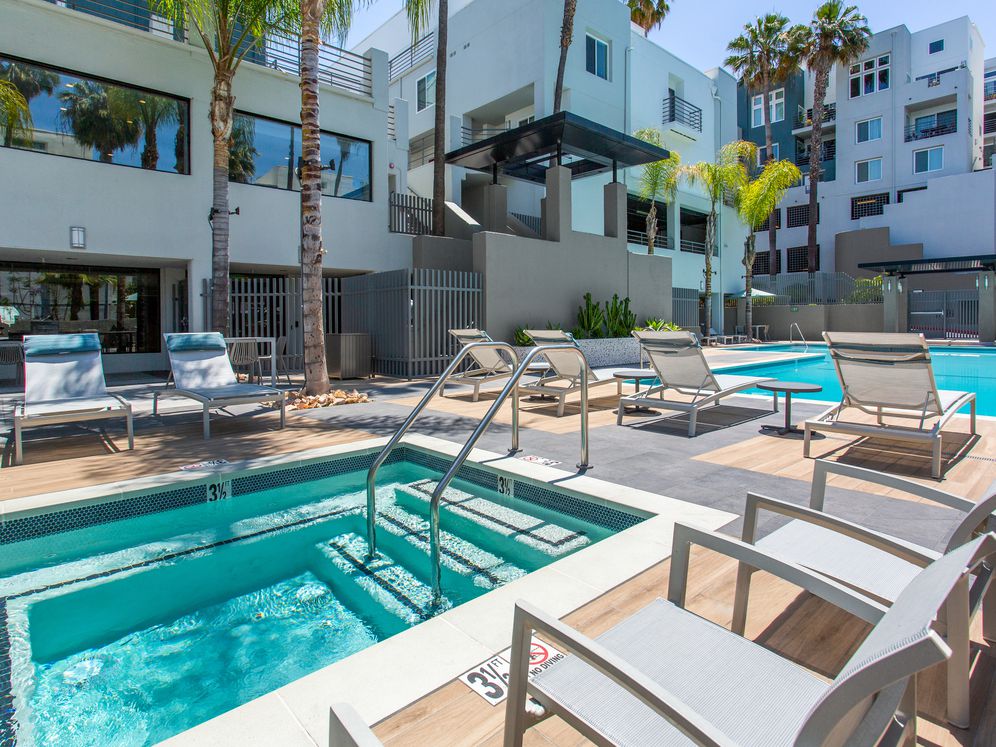 Avalon Woodland Hills Image 29