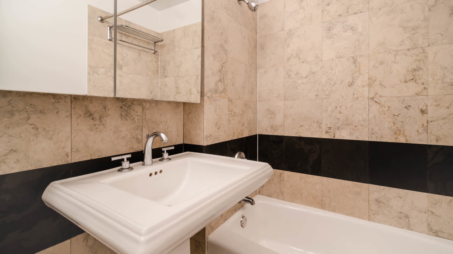 300 East 39th Image 31