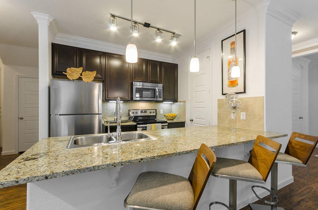 Berkshire Lakeway Image 1