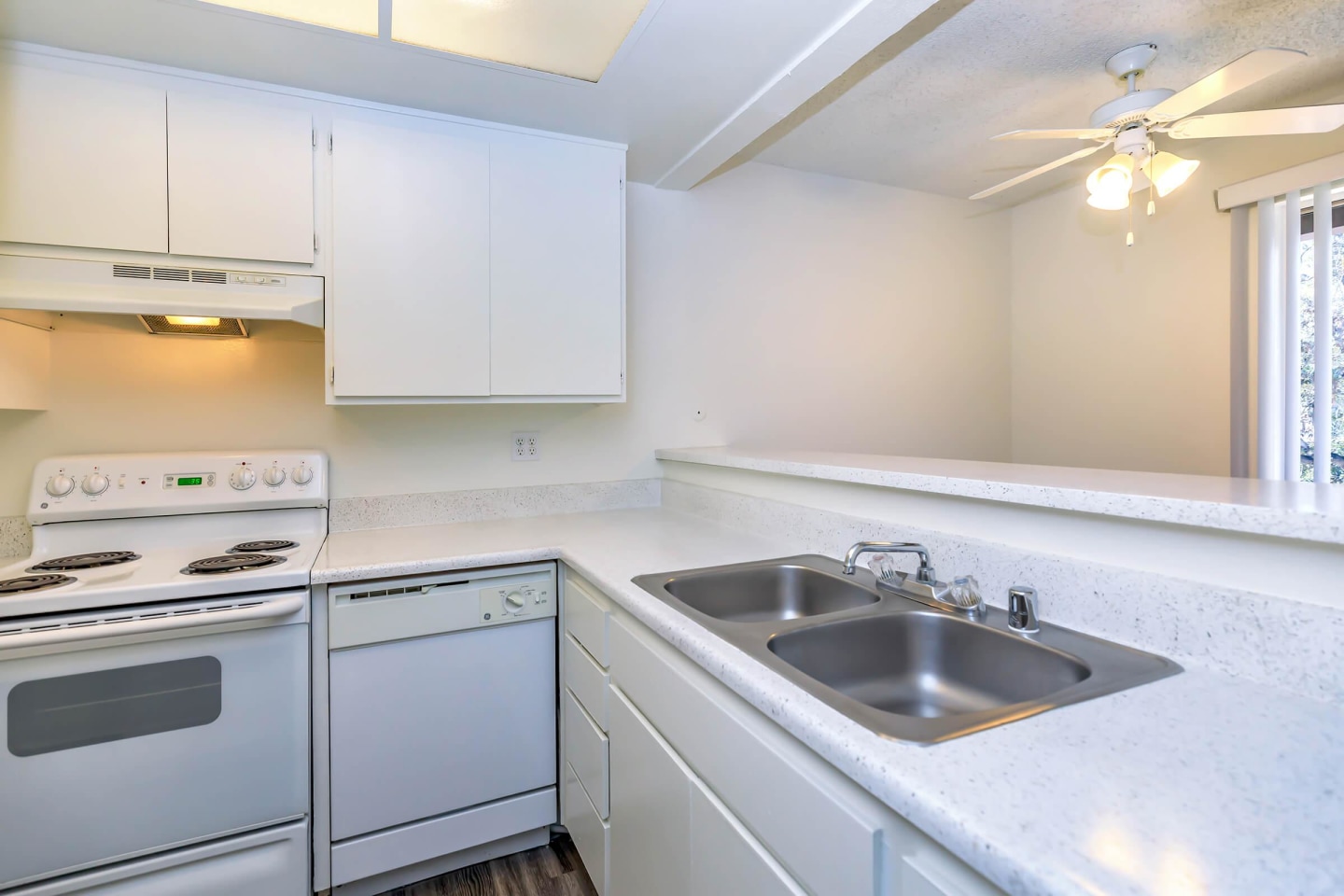 Country Hills Apartment Homes Image 24