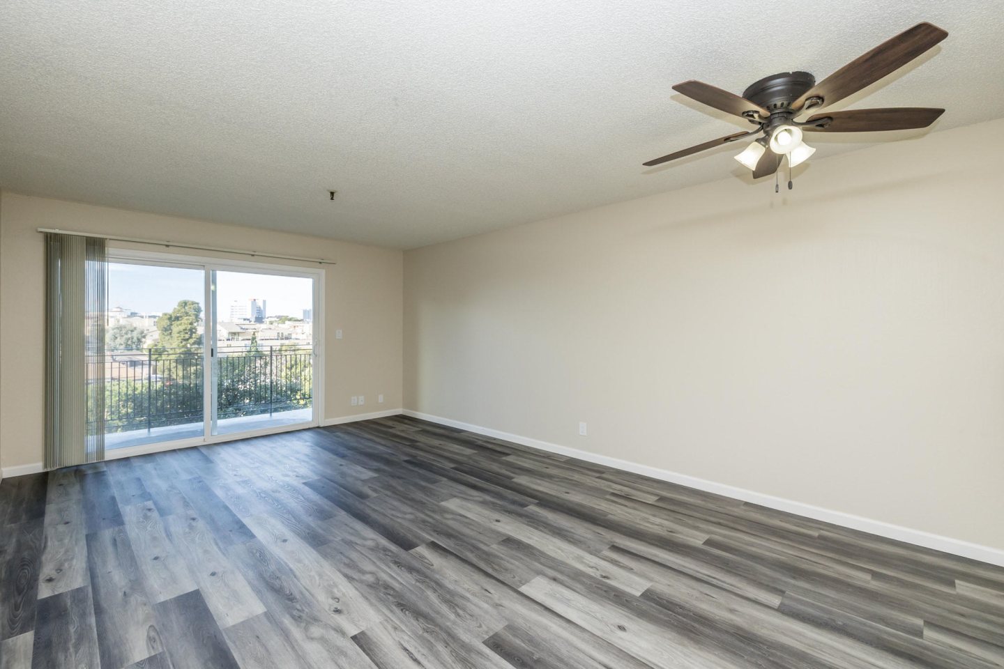 257 Vernon Apartments Image 44