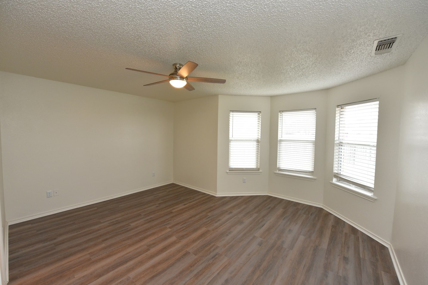 Yorkshire Village Apartments Image 4