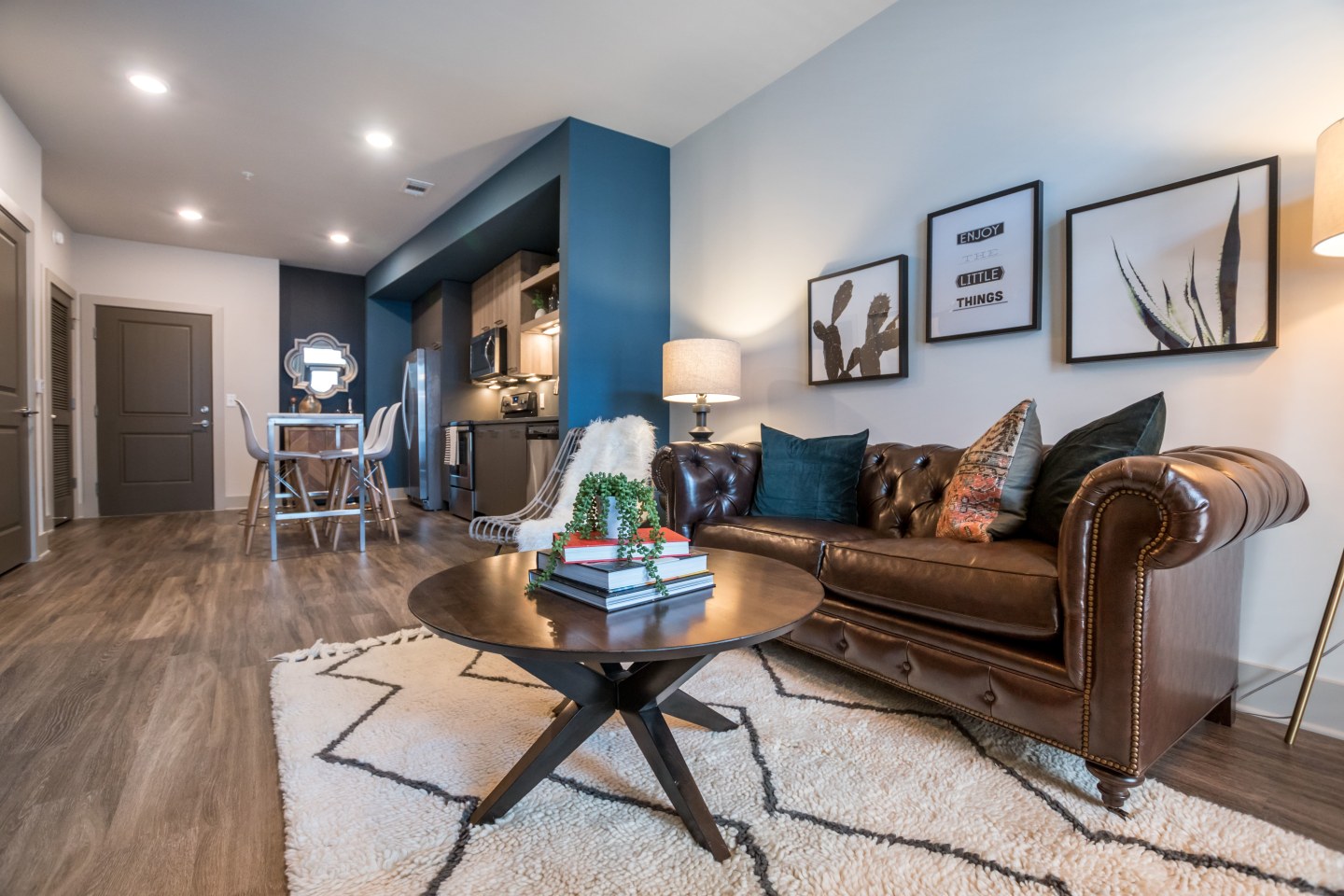 One 305 Central Image 9