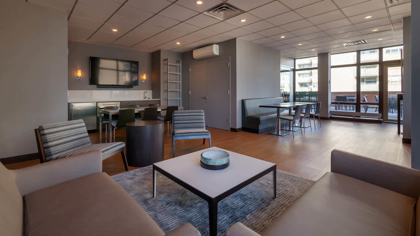 300 East 39th Image 46