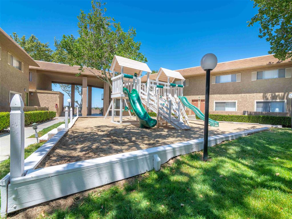 Racquet Club Apartments Image 41