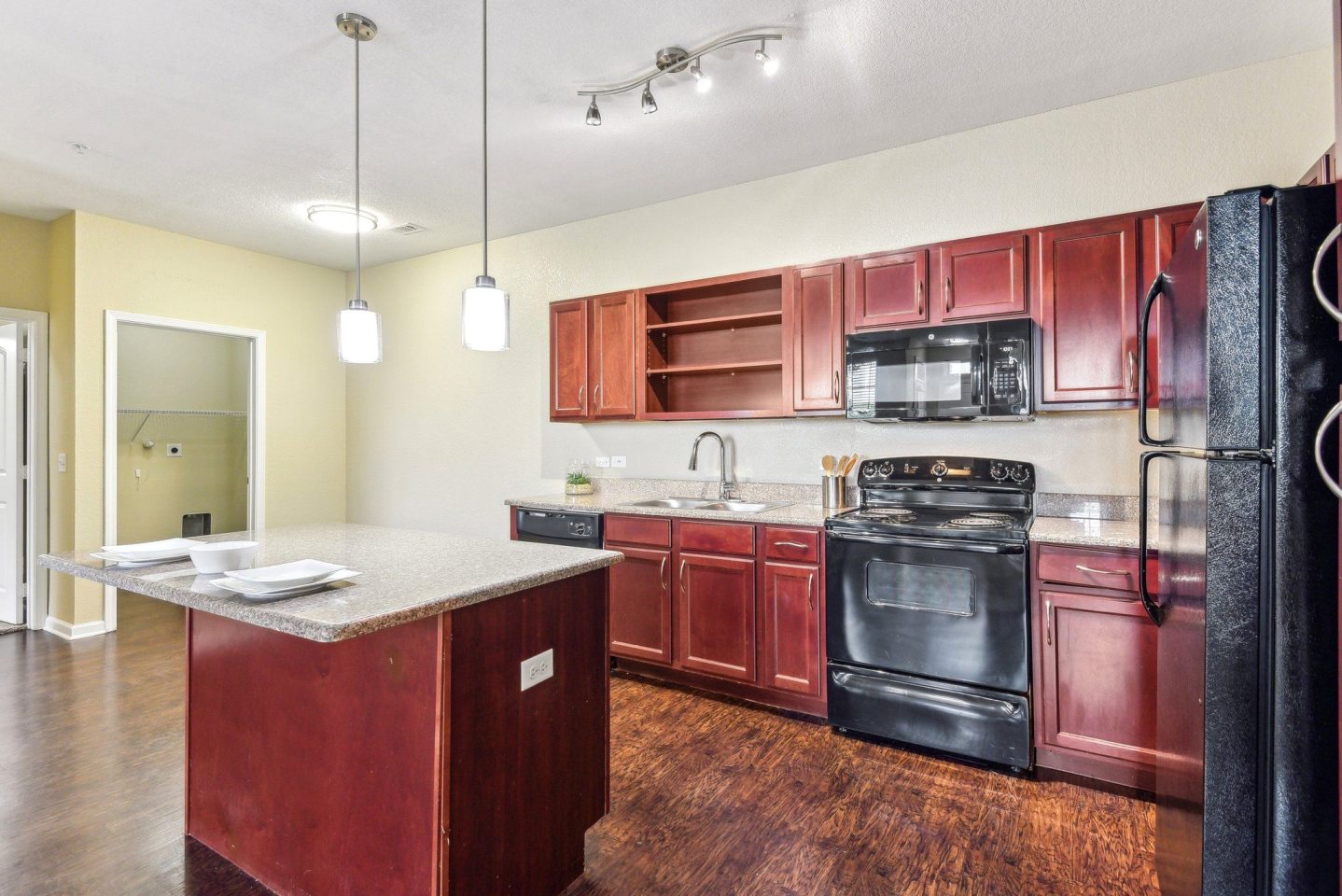 Overlook at Stone Oak Park Apartments Image 14