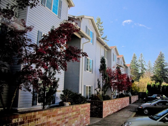 Red Rose Manor Image 2