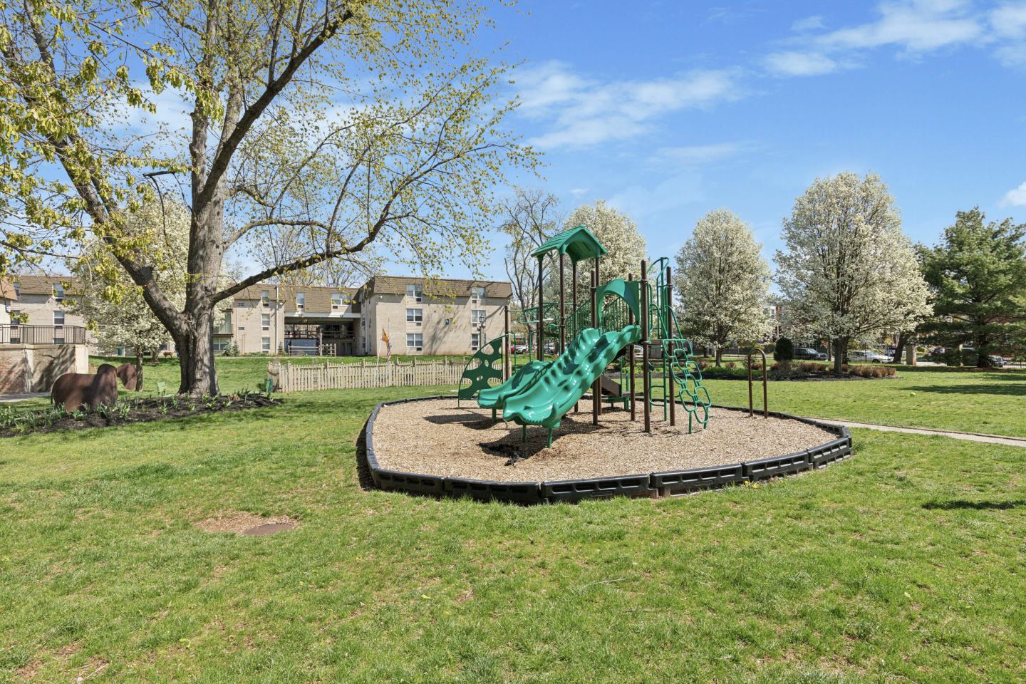 450 Green Apartments Image 1