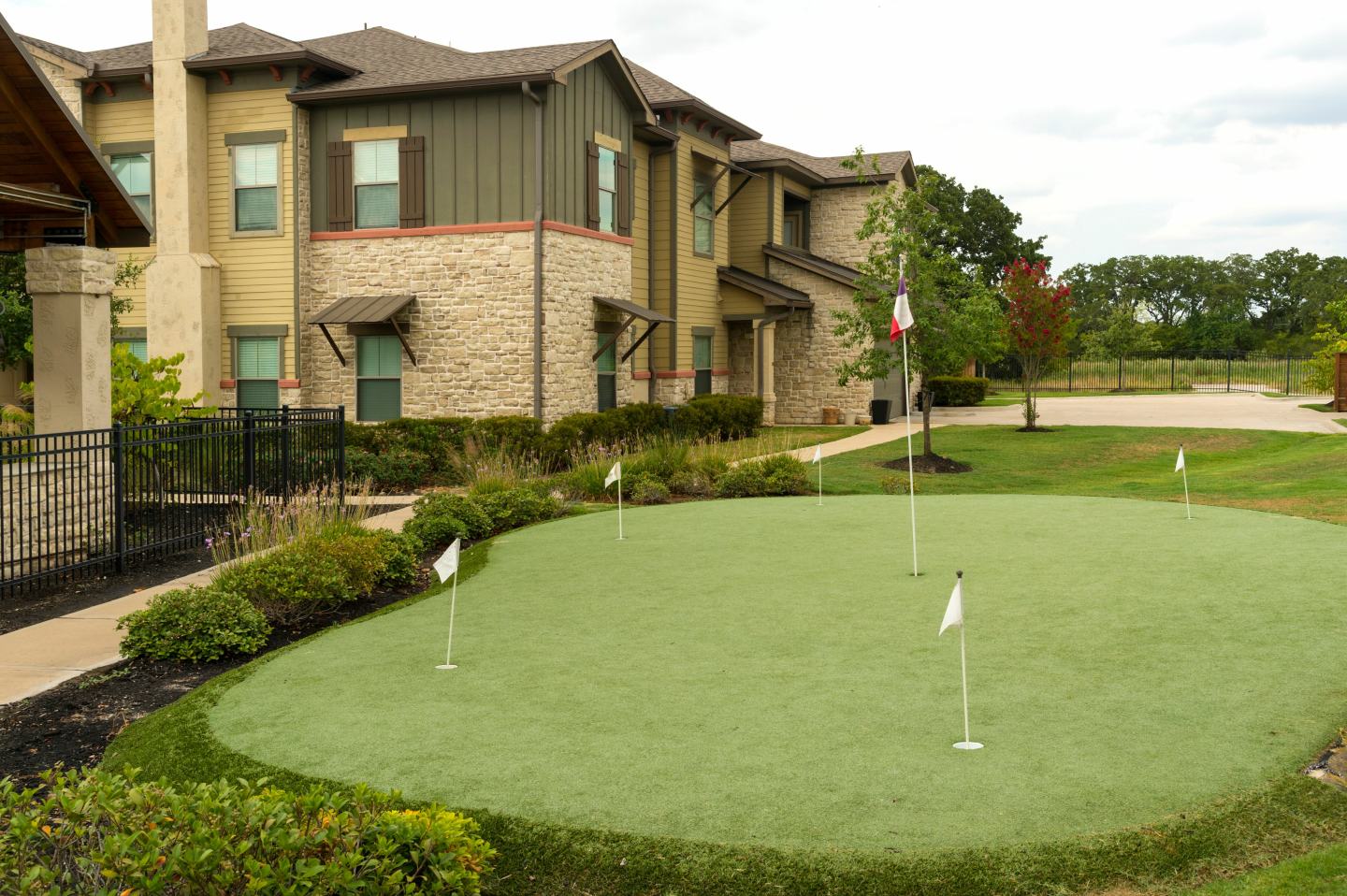 Lake Walk at Traditions Apartments Image 12