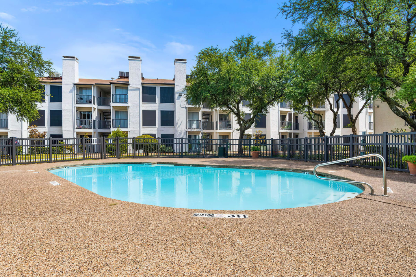 Tides on Larga Apartments Image 11