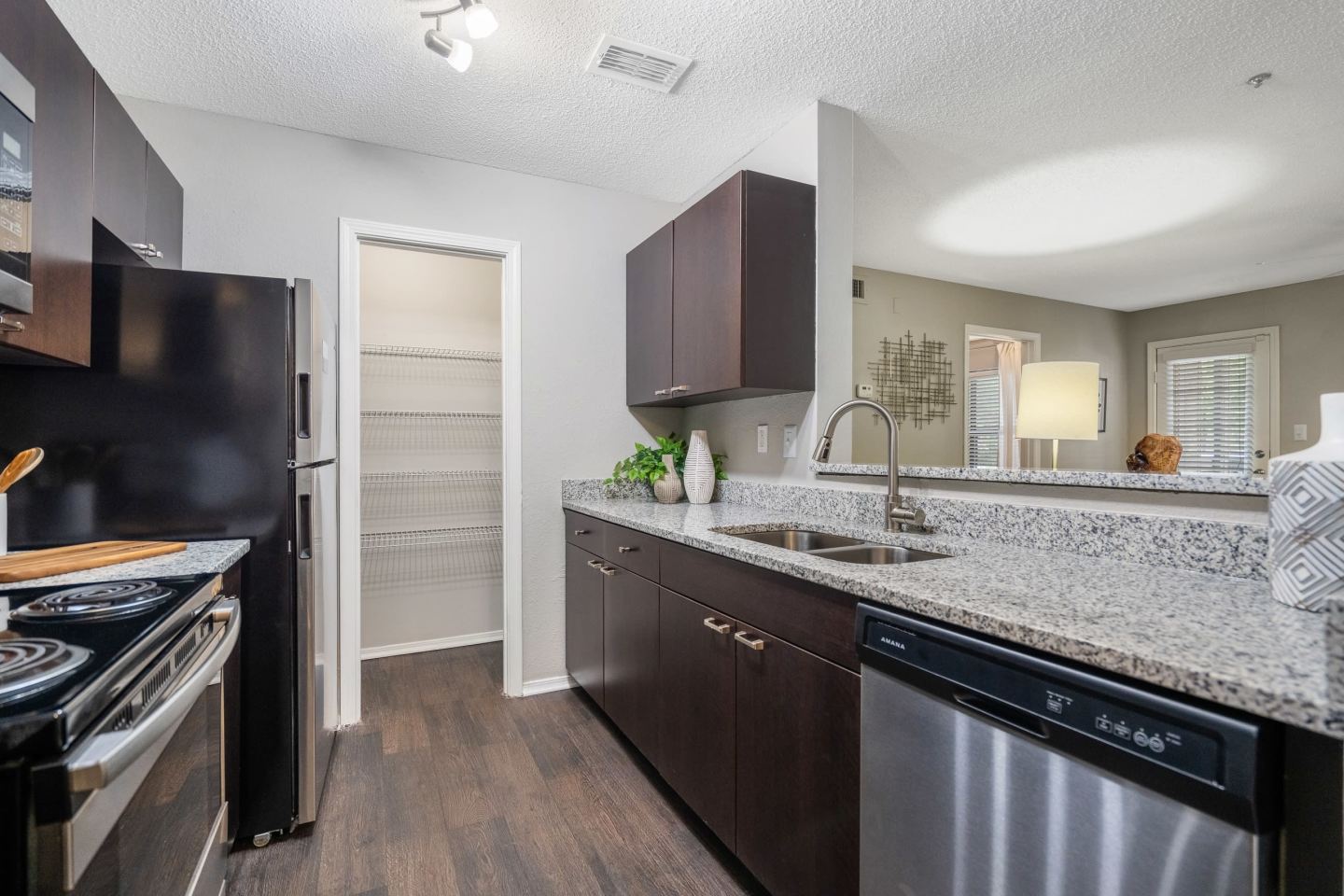 Clairmont Reserve Apartment Homes Image 6