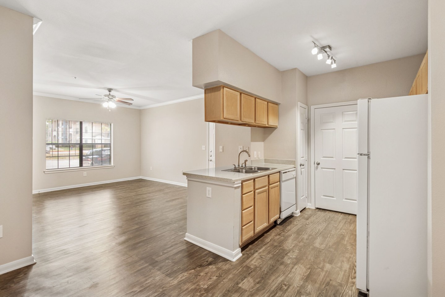 Lakeshore Villas Image 6