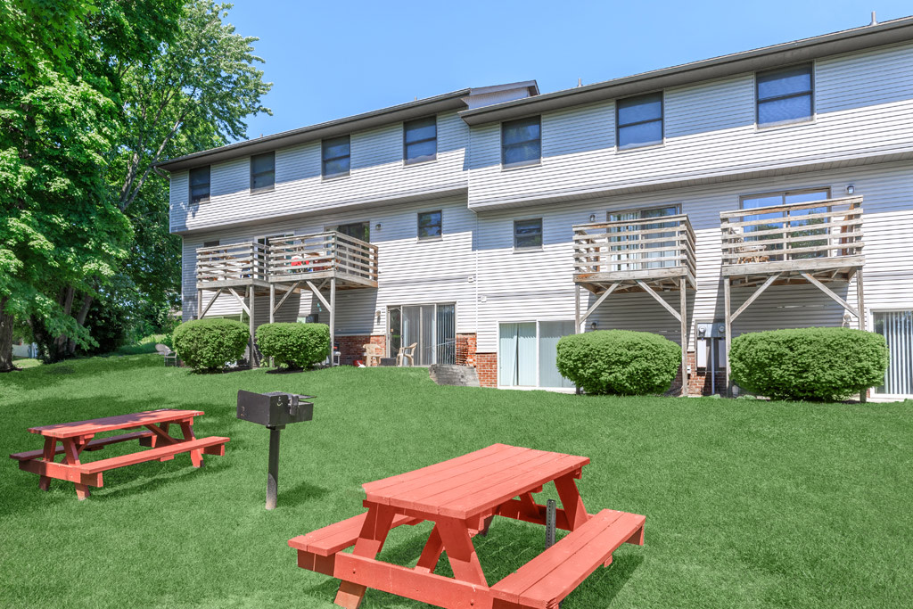 Hoosier Court Apartments Image 7