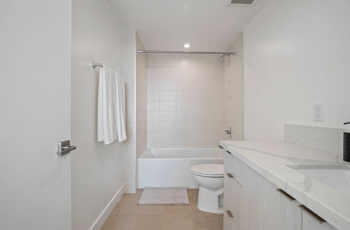 4804 Oakwood Image 17