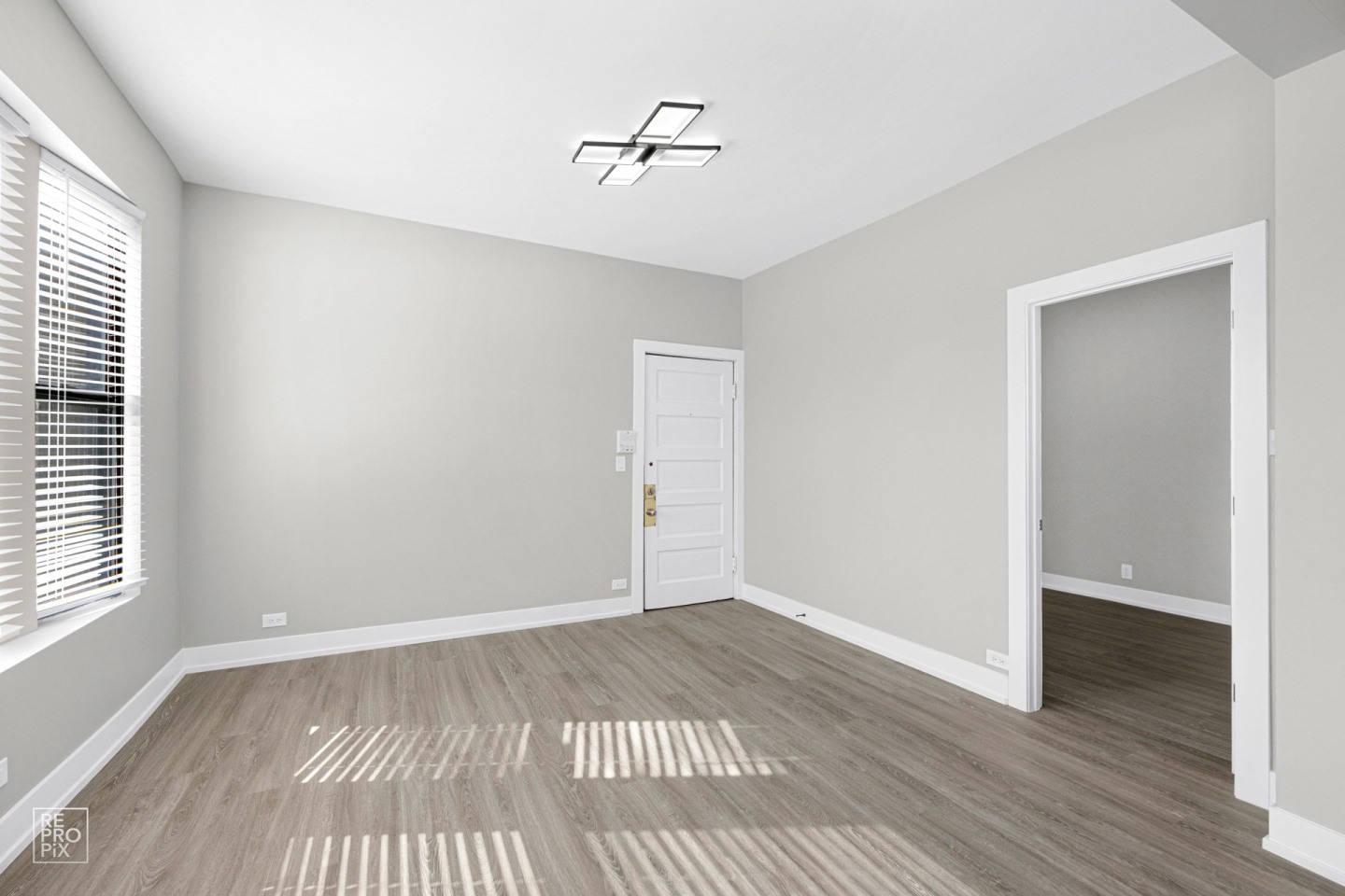 722 S Racine Image 19