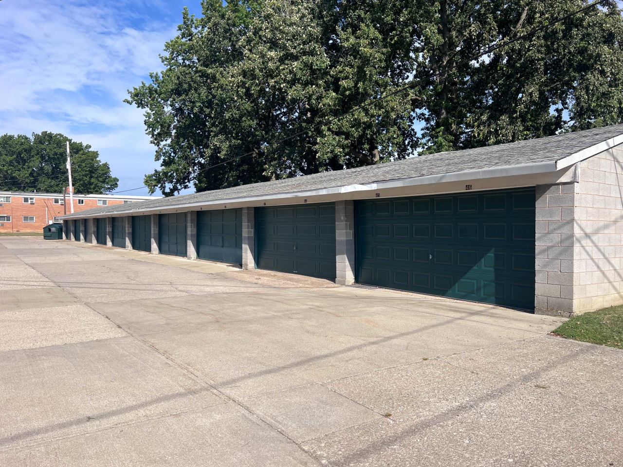 Emerald Village Apartments Image 12