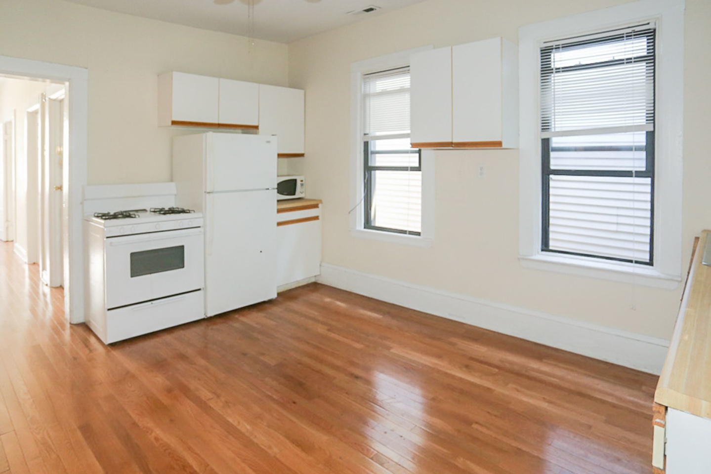 2254 North Southport Ave. Apt. Image 7