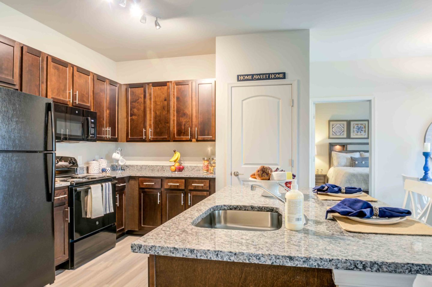 Coventry Square Apartments Image 1