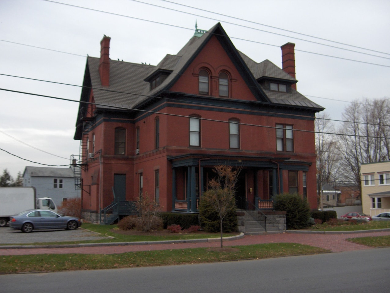 Skidmore Apartments Image 4