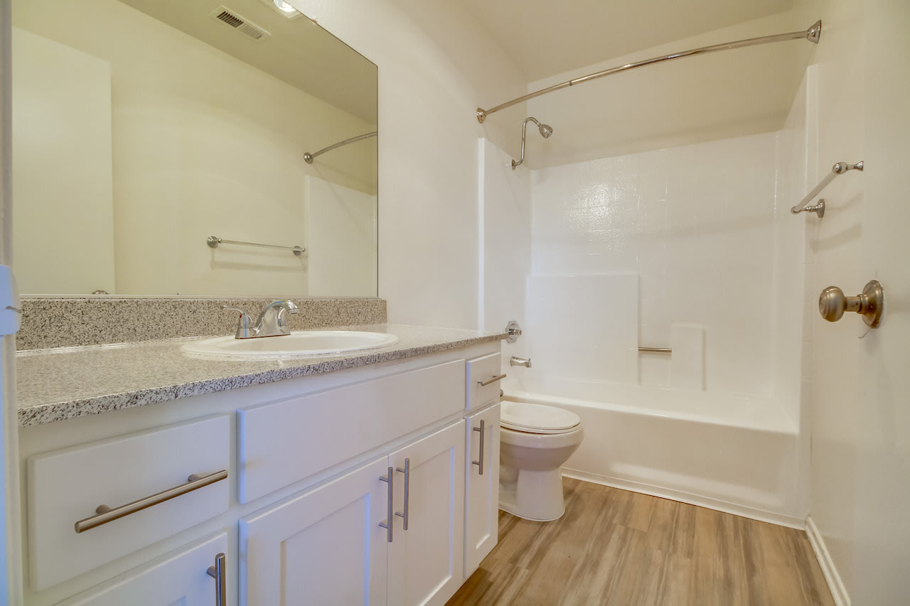 Harbor Cliff Apartments Image 19