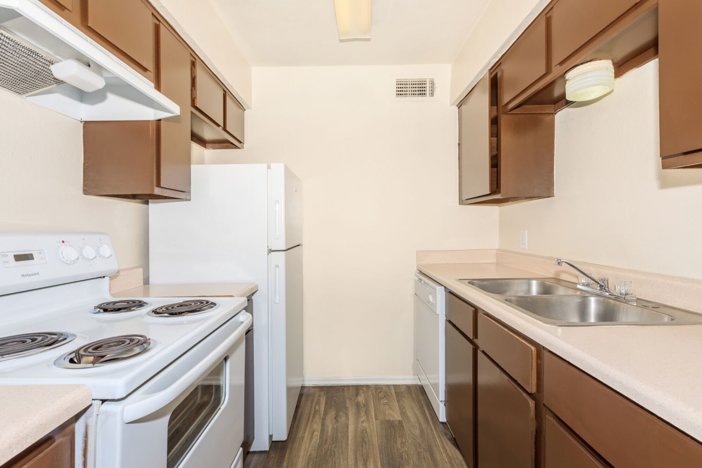 Hilltop Oaks Apartments Image 12