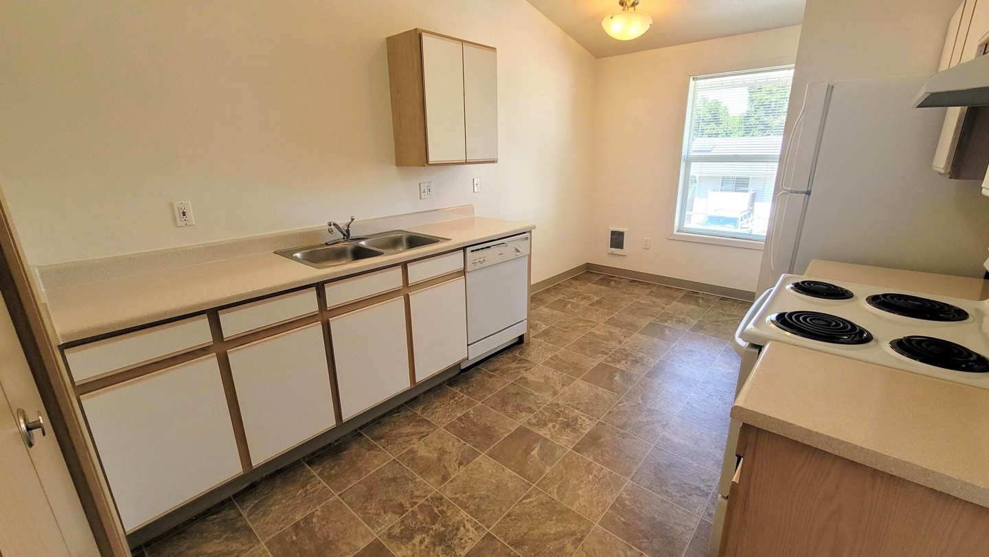 McKenzie Court Apartments Image 5