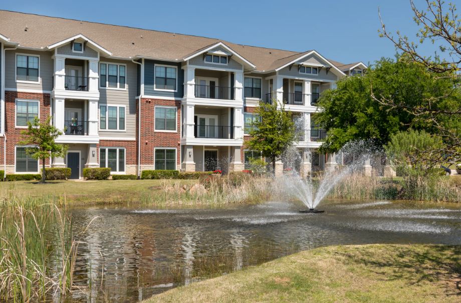 Centreport Lakes Image 1