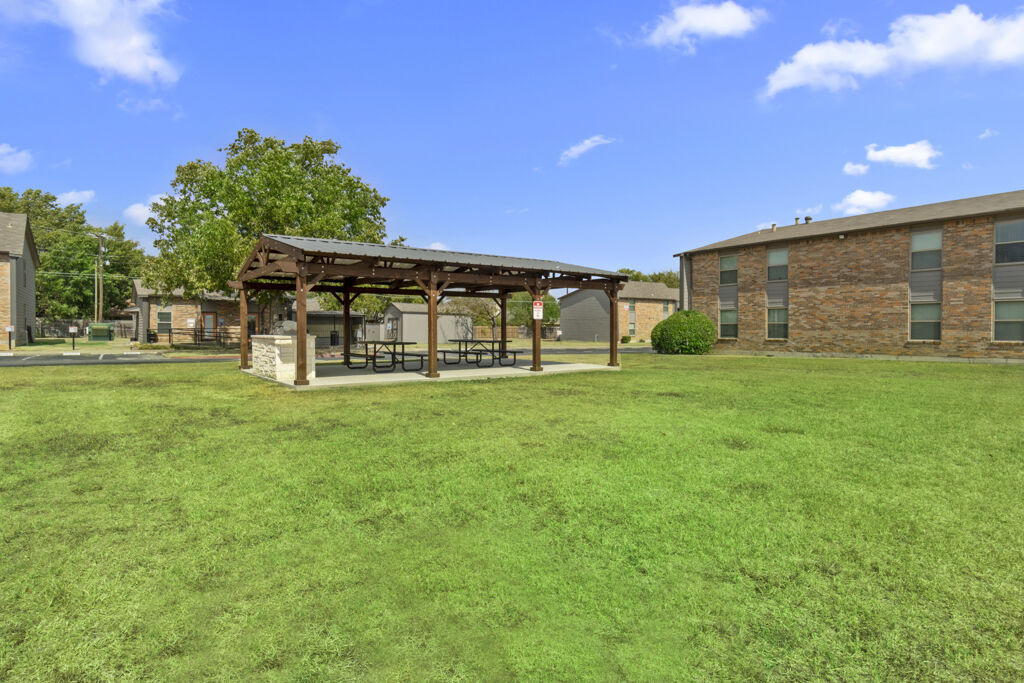 Cleburne Plaza Image 6